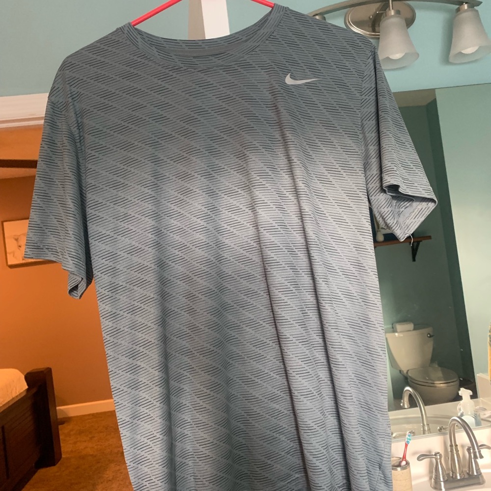 Men’s Nike shirt